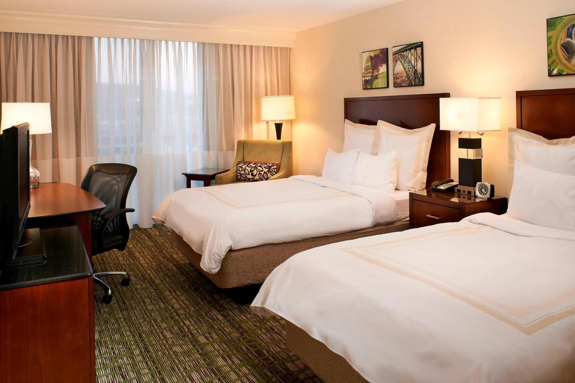 Charleston Marriott Town Center Hotel Exterior photo